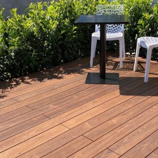 Terrassen-Set Esche Thermo Nut und Feder 24 m²